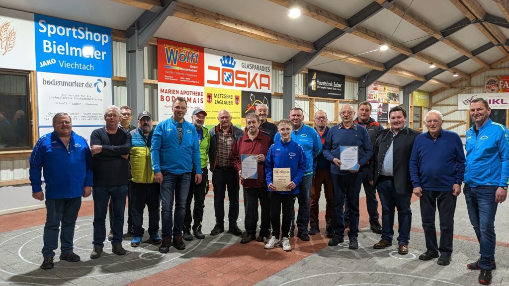 v.l. Georg Wölfl, Hans Schaffer, Willi Weinberger, Peter Wölfl, Christian Kollmeier, Edi Wölfl, Georg Göstl, Ernst Strohmeier, Jo Weikl, Lukas Hutterer, Thomas Schaffer, Christian Bachl, Heinz Lipp, Heinz Kufner, Tobias Krenn, Erich Silbereisen, Stephan Bielmeier