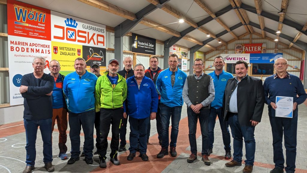 v.l. Hans Schaffer, Christian Bachl, Thomas Schaffer, Peter Wölfl, Edi Wölfl, Jo Weikl, Georg Wölfl, Heinz Kufner, Christian Kollmeier, Willi Weinberger, Stephan Bielmeier, 3. Bürgermeister Tobias Krenn, Heinz Lipp